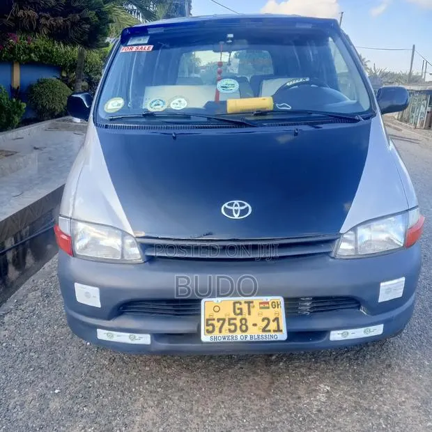 Toyota HiAce 2009 Silver · Photo 1