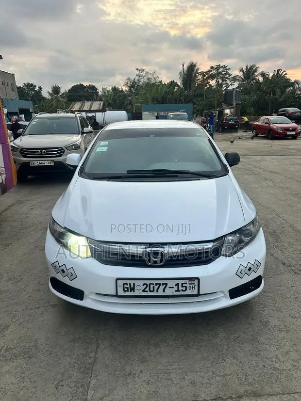 Honda Civic 2012 White · Photo 1