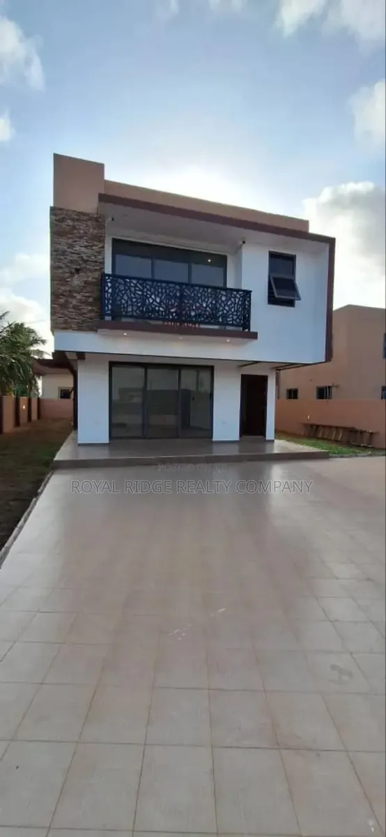 3bdrm Townhouse / Terrace in Spintex Sakumono, Accra Metropolitan · Photo 1