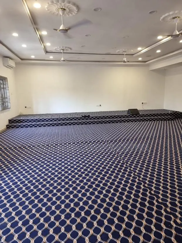 High Quality Woolen Carpets · Photo 1