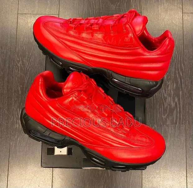 Nike Air Max Lux X Supreme Sneakers · Photo 1