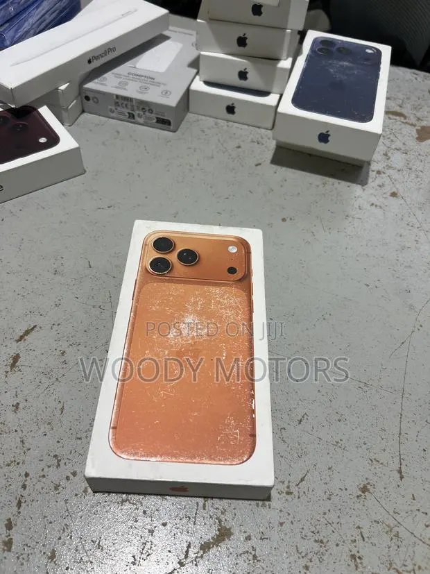 New Apple iPhone 17 Pro Max 512 GB Orange · Photo 1