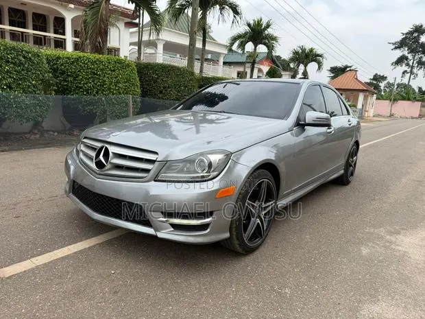 Mercedes-Benz C300 2013 Gray · Photo 1