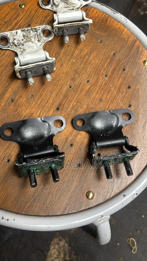 Toyota Rav4 2019,2020,2021,2022,2023,2024 Boot /Tailgate Hinge /Inches · Photo 1