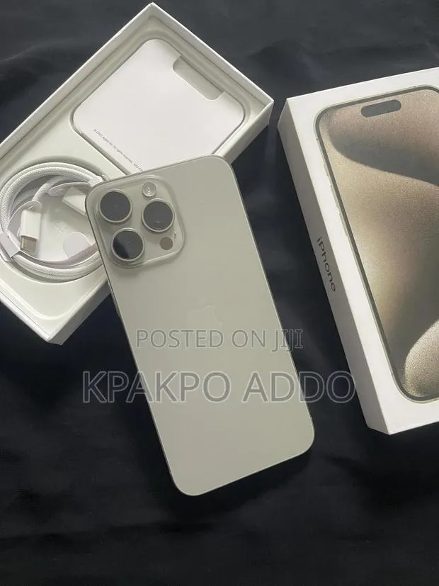 Apple iPhone 15 Pro Max 256 GB Silver · Photo 1
