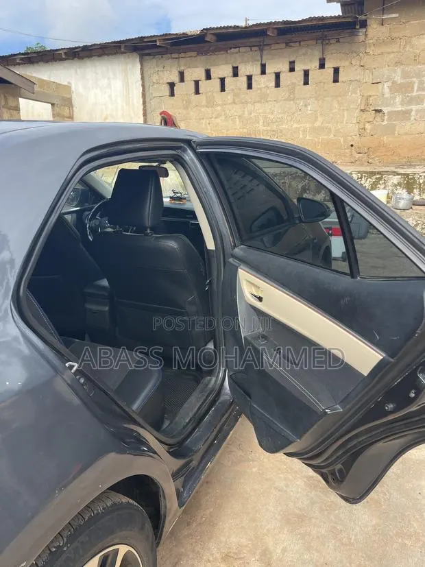 Toyota Corolla 2016 Gray · Photo 3