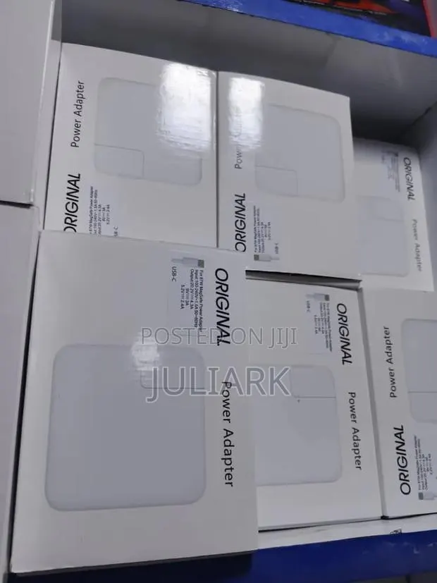 Macbook Type C Charger · Photo 1