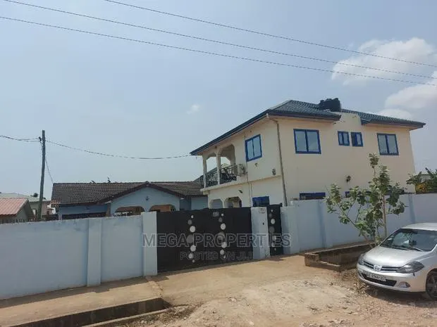 8bdrm Block of Flats in Sowutwuom for sale · Photo 1