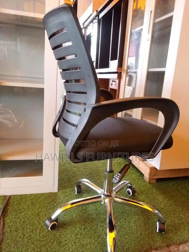 Black Waiting Chair Swivel · Photo 1