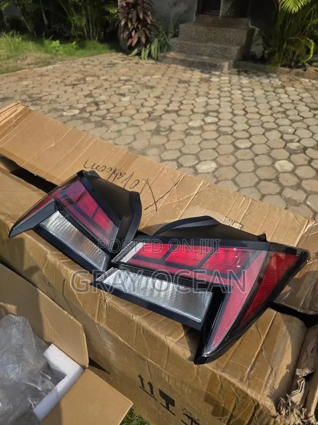 Tail Light Complete Set for 2021-2023 Hyundai Elantra | Genuine OEM · Photo 1