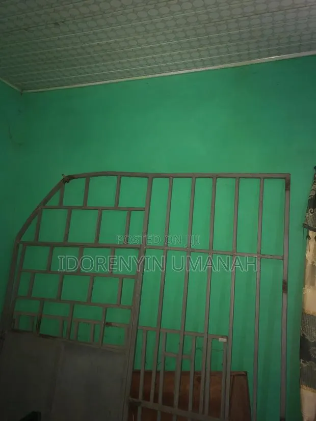 Metal Gate · Photo 1