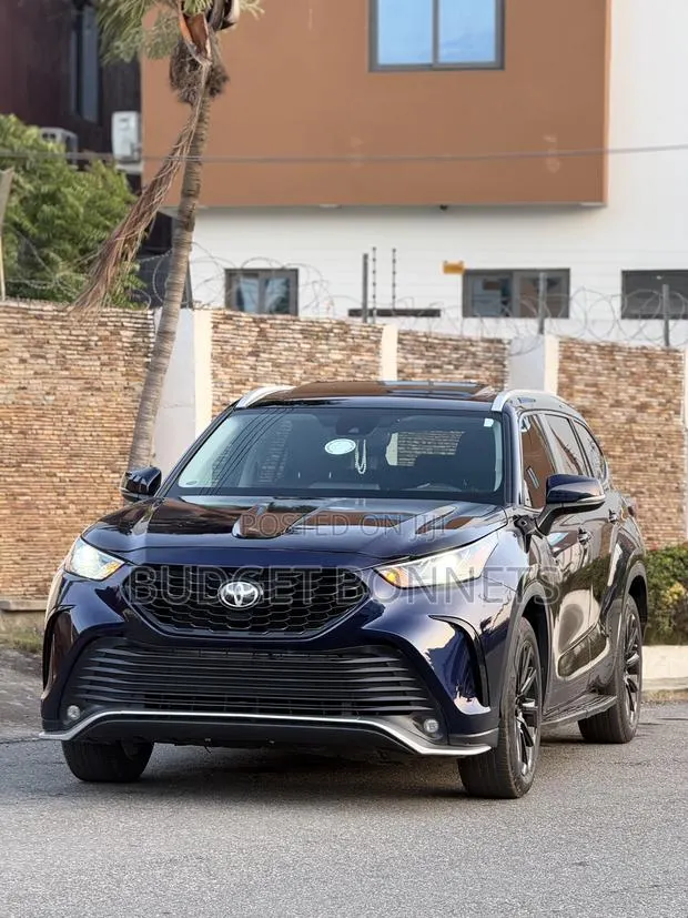 Toyota Highlander XLE AWD 2023 Blue · Photo 1