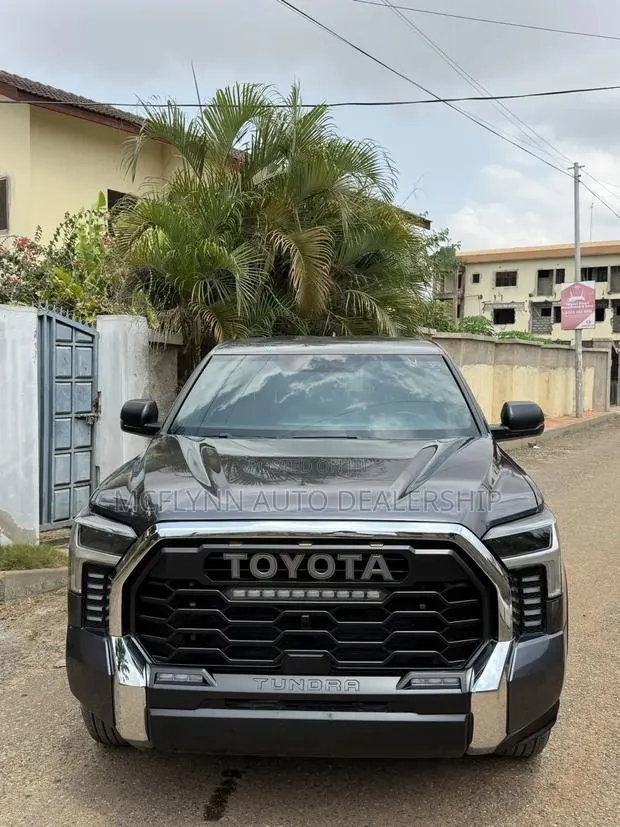 Toyota Tundra SR5 CrewMax SB w/6.5' Bed 2025 Green · Photo 1