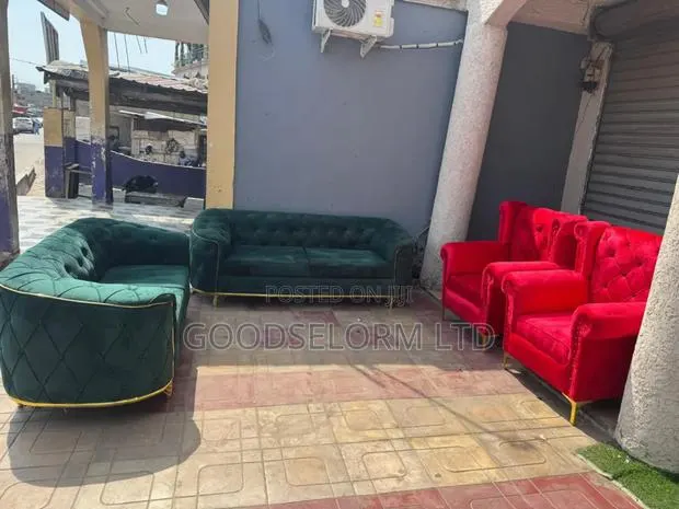 Luxury Chesterfield Sofa Set Available · Photo 1