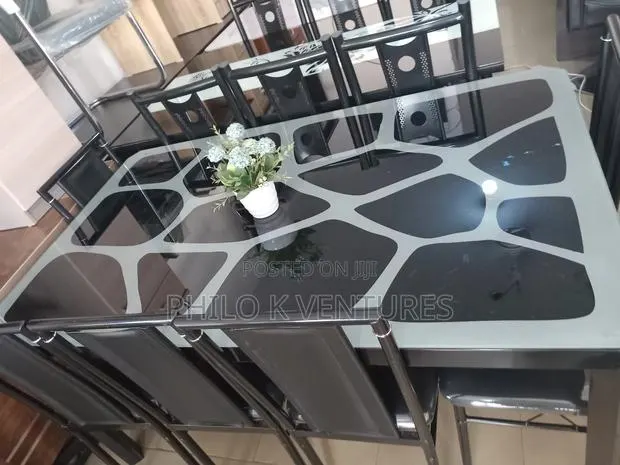 Six Seater Family Size Dining Set · Photo 1