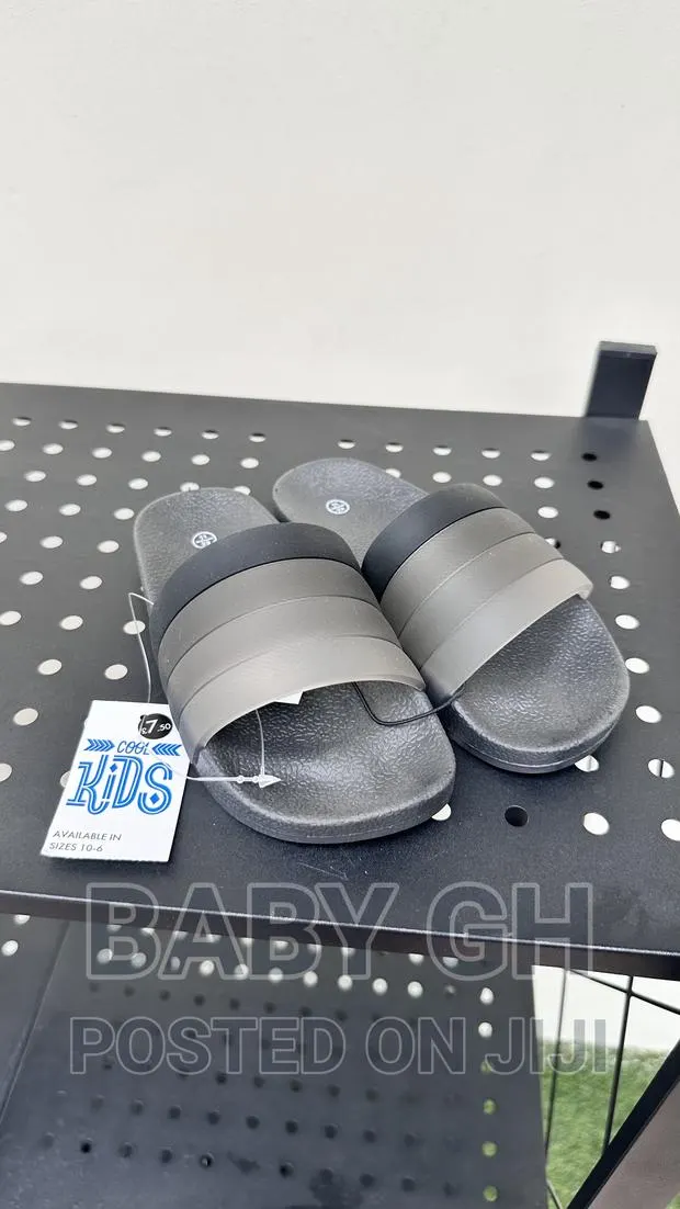 Boys Black Sliders · Photo 1