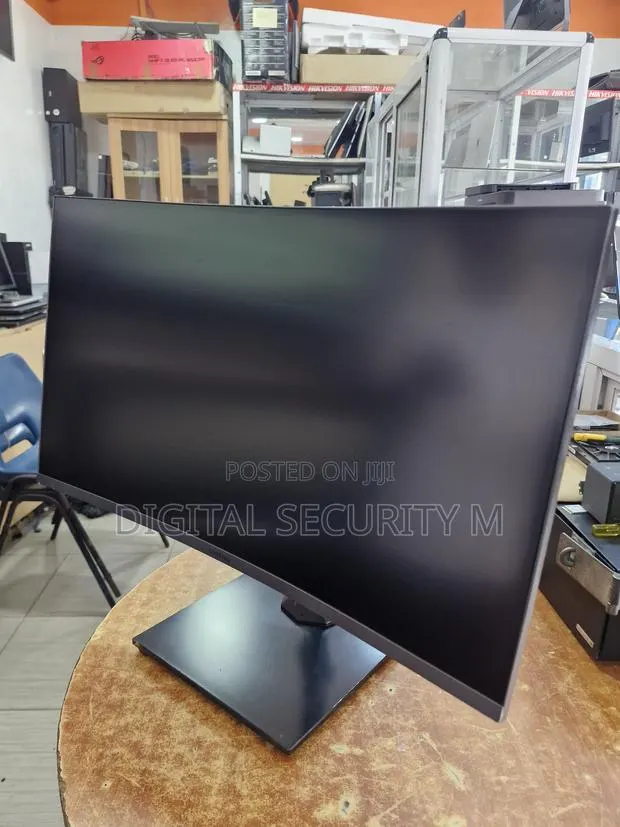 27" WQHD 16:9 Gaming Curved Monitor With 144Hz · Photo 1
