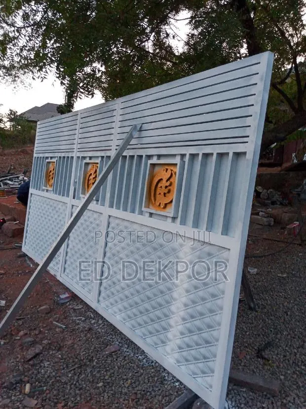 Yellow Design Gate · Photo 1