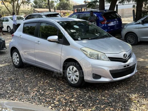 Toyota Vitz 1.5 FWD 5dr 2013 Silver