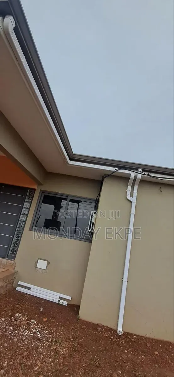 Best PVC Rain Gutter and Pipe Steady Available · Photo 1