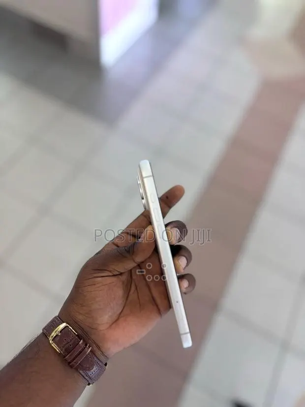 Apple iPhone 17 Pro Max 512 GB Silver · Photo 1