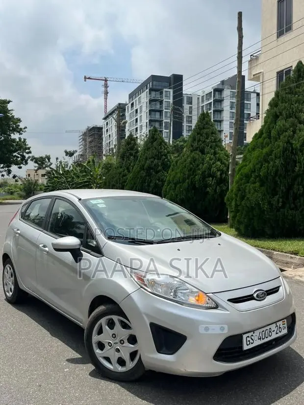 Ford Fiesta SE Hatch 2013 Silver · Photo 1