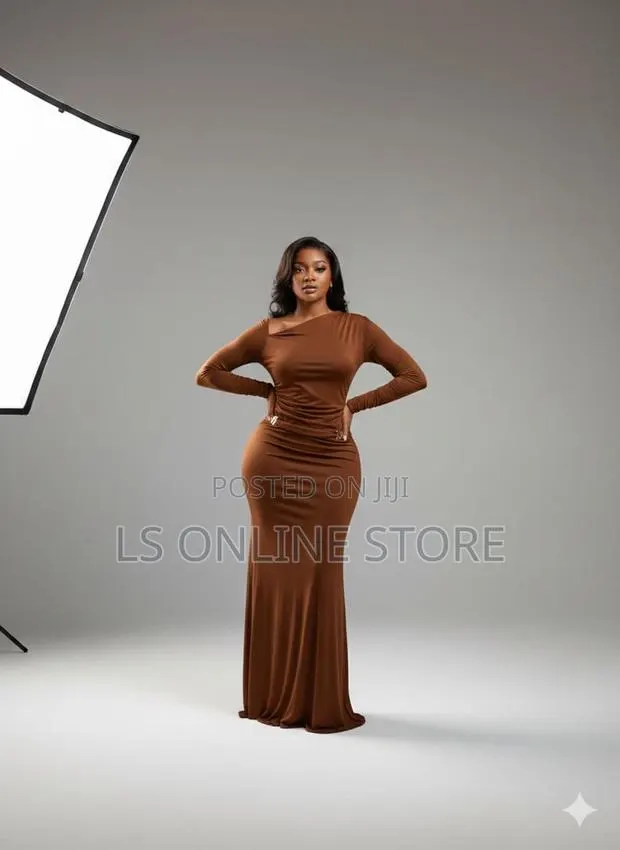 Plain Dress · Photo 1