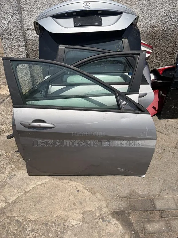 Hyundai Elantra 2022,2023,2024,2025,2026 Doors Available · Photo 1
