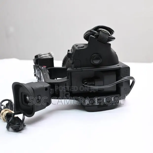 Canon XF100 Camcorder // 8 Months Warranty · Photo 4