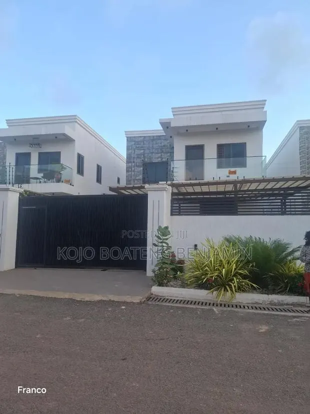 4bdrm House in Baatsona Total for sale · Photo 1