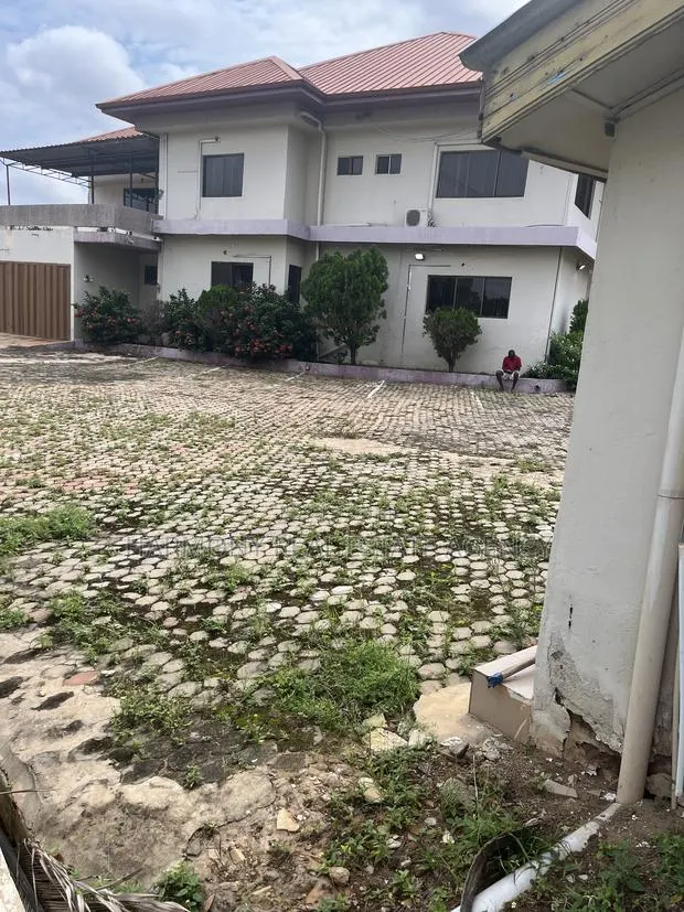 19bdrm House in Abelemkpe for rent · Photo 1