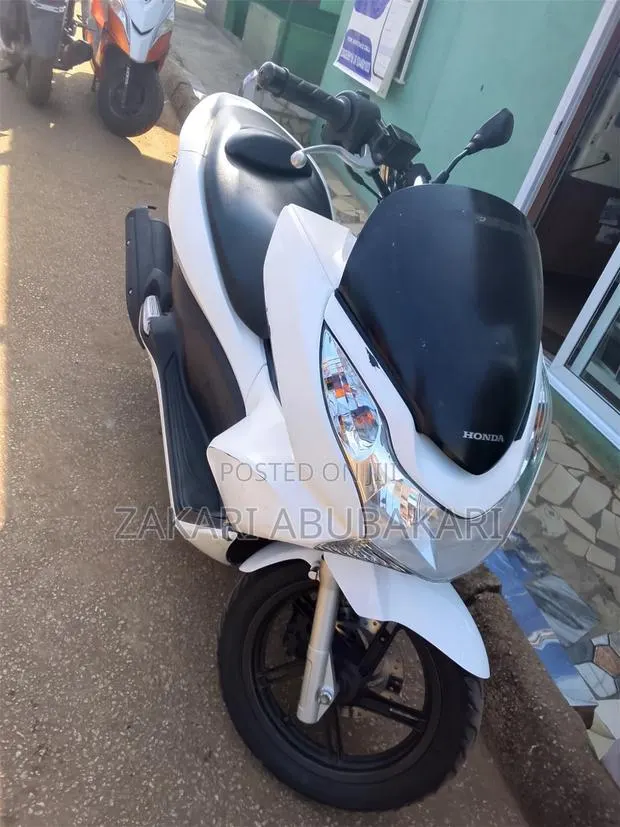 Honda 2021 White · Photo 1