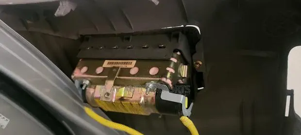 2005-08 Corolla Dashboard Airbag · Photo 1