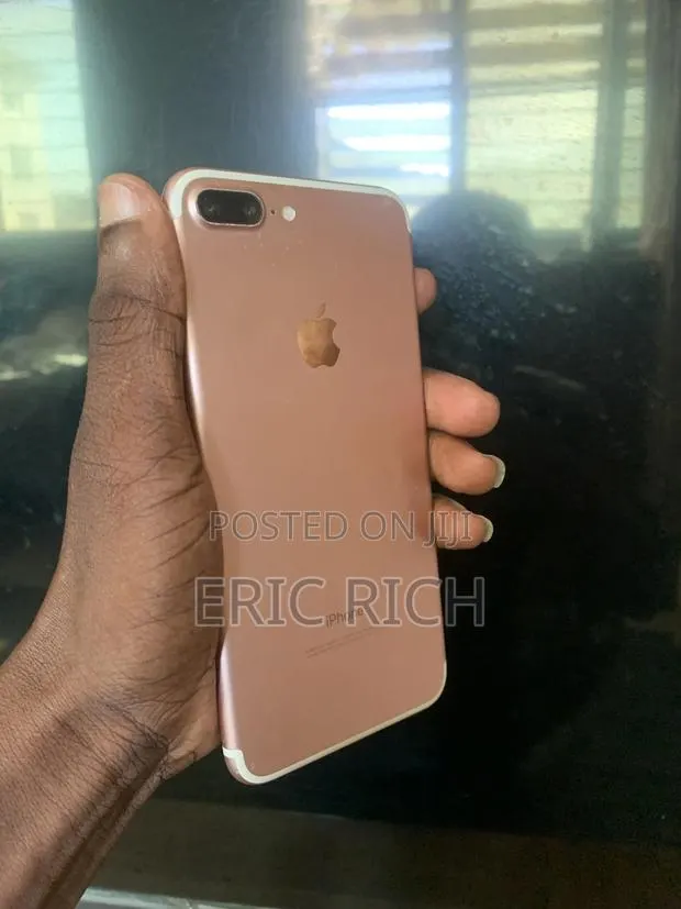 Apple iPhone 7 Plus 32 GB Gold · Photo 1