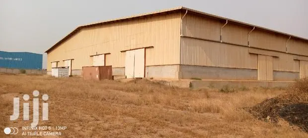 8000M2 WAREHOUSE @ Tema · Photo 1