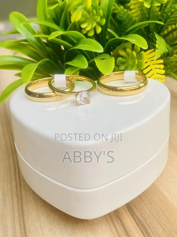 Classic Non Fading Three Set Wedding Ring · Photo 1