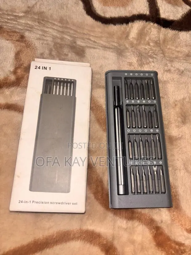 24 in 1 Hand Toolset · Photo 1