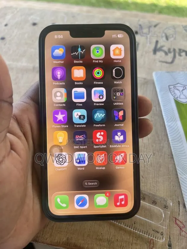Apple iPhone 13 128 GB White · Photo 1