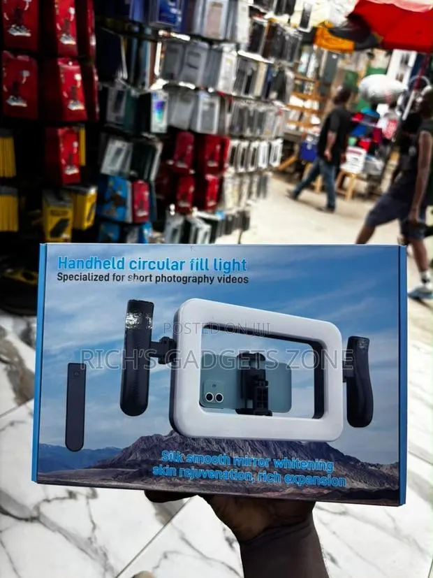 Handheld Circular Fill Light — Brighter Content, Better Shots! · Photo 1