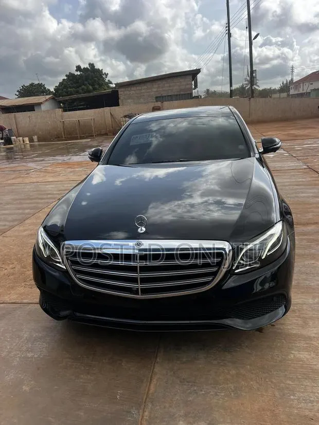 Mercedes-Benz E300 2019 Black · Photo 1