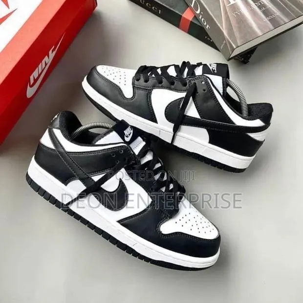 Nike Air SB Dunk Black · Photo 1