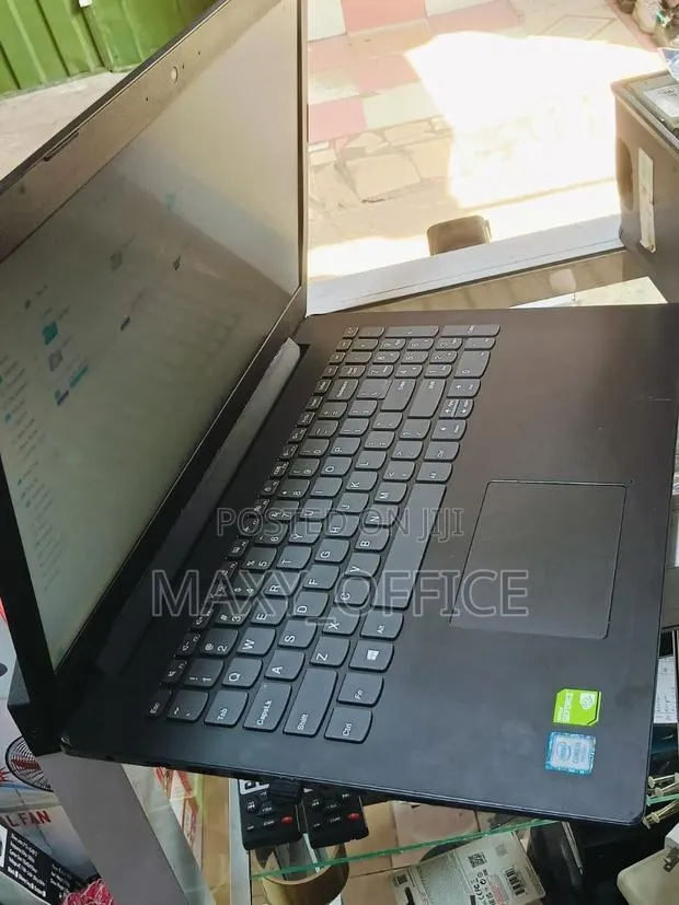 Laptop Lenovo IdeaPad 330 8GB Intel Core i5 HDD 1T · Photo 1