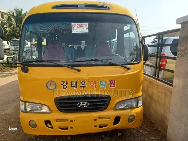 Hyundai County 2012 Yellow · Photo 1