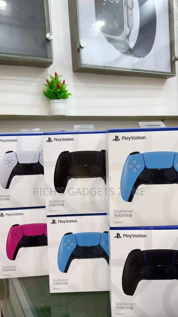 Play Station 5 Controllers · Photo 1