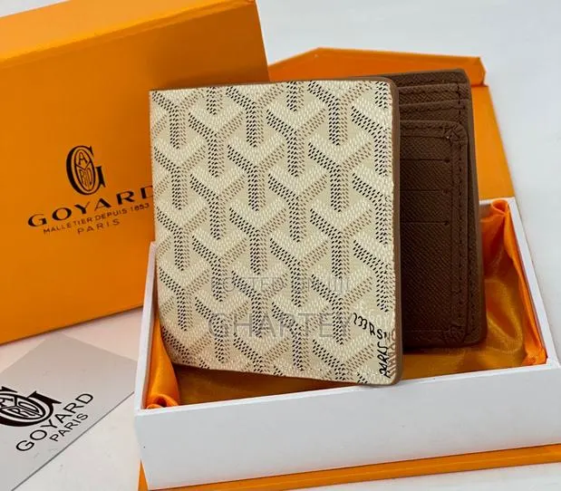 Fashionable Leather Goyard Wallet in Colors Displayed · Photo 1