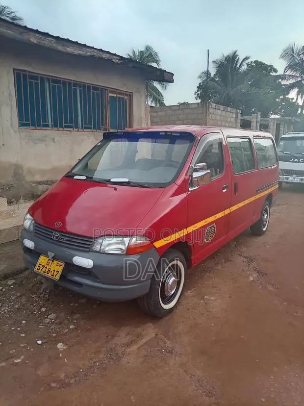 Toyota HiAce 2012 Red · Photo 1