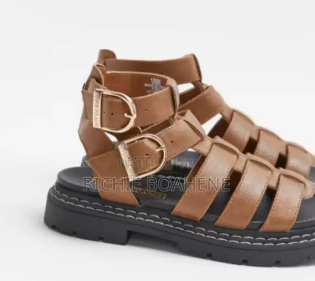 Uk Slightly Used Sandals Size 35.5 · Photo 1