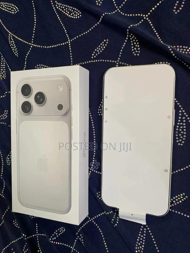 New Apple iPhone 17 Pro Max 256 GB Silver · Photo 1