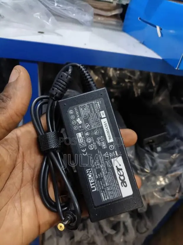 Acer Aspire 19v 3.42a Charger · Photo 1