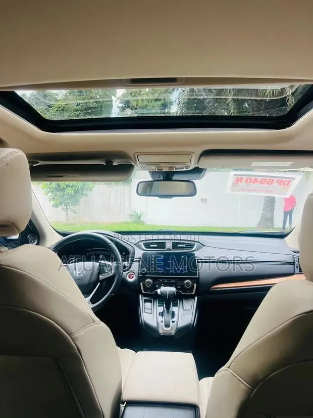 Honda CR-V 2018 White · Photo 1